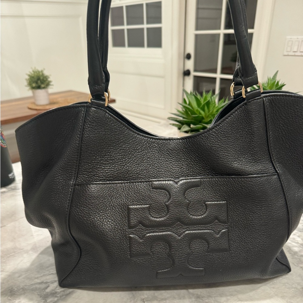 Tory Burch large pebbled black handbag very good condition